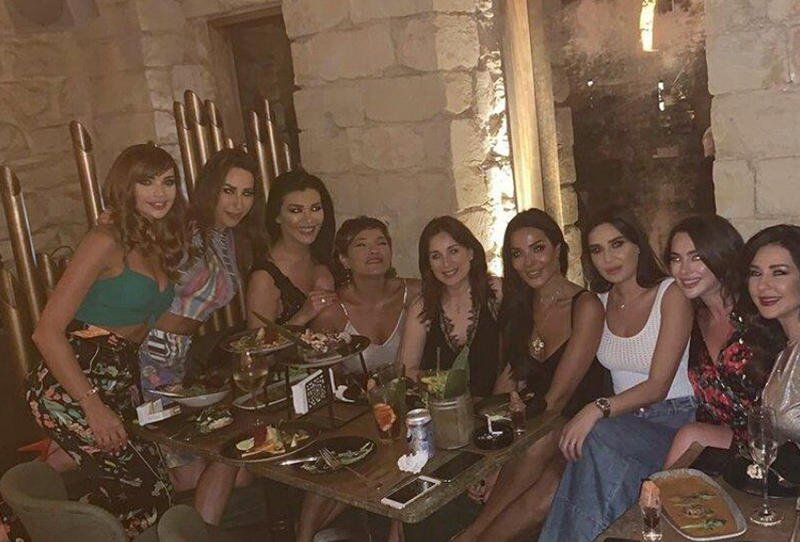 صورة ممثلات لبنان في عشاء ماغي بو غصن - Lebanese Media Review